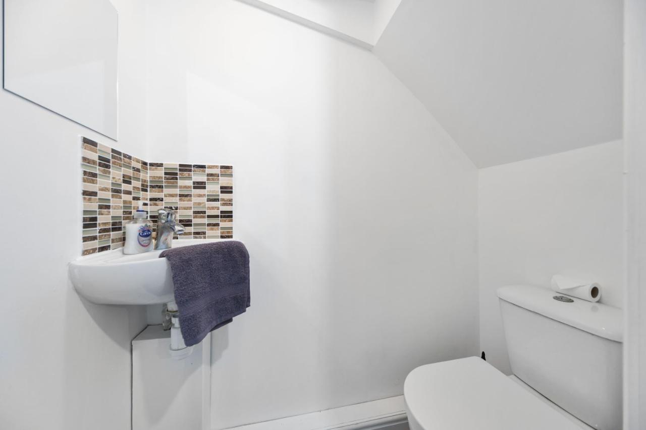 Exclusive House For Contractors And Families Villa Bradford  Exteriör bild